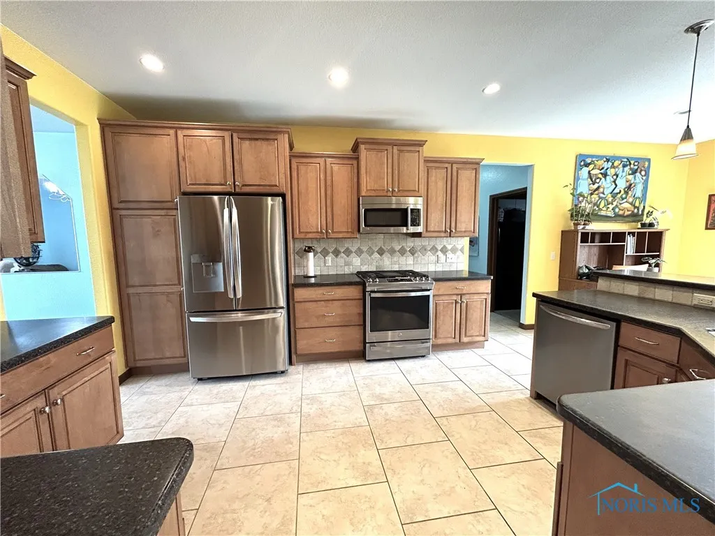 7939 N Woodbridge Road, Monclova, Ohio 43542, 4 Bedrooms Bedrooms, 13 Rooms Rooms,4 BathroomsBathrooms,Residential,For Sale,Woodbridge,6130875
