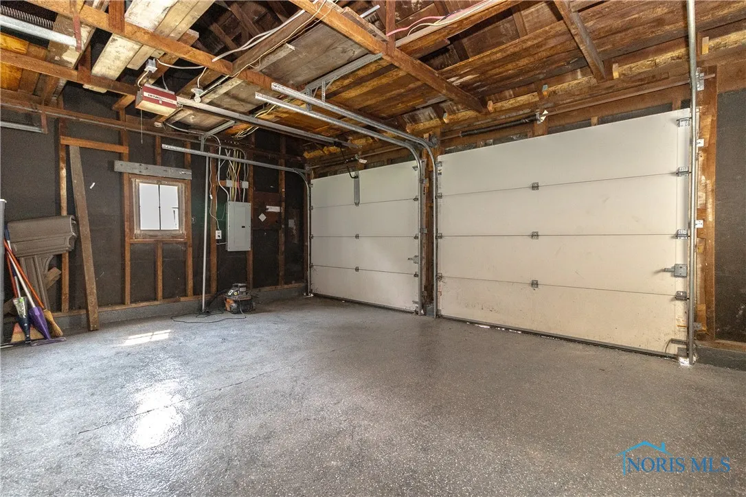 12922 Airport Highway, Swanton, Ohio 43558, 2 Bedrooms Bedrooms, 6 Rooms Rooms,1 BathroomBathrooms,Residential,For Sale,Airport,6130784