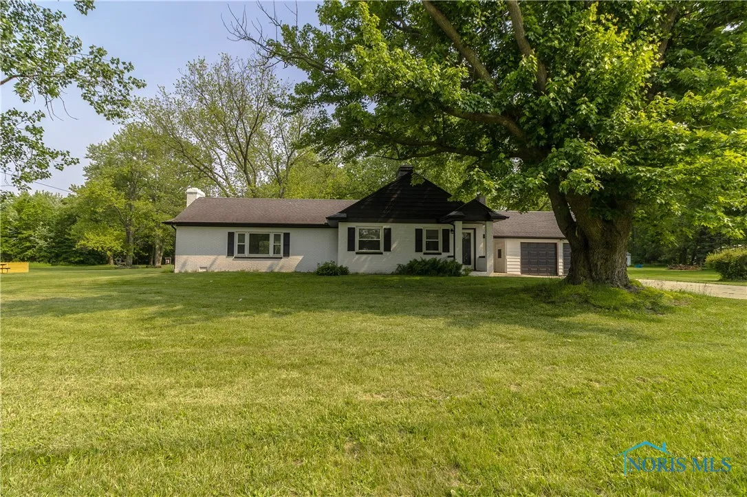 12922 Airport Highway, Swanton, Ohio 43558, 2 Bedrooms Bedrooms, 6 Rooms Rooms,1 BathroomBathrooms,Residential,For Sale,Airport,6130784