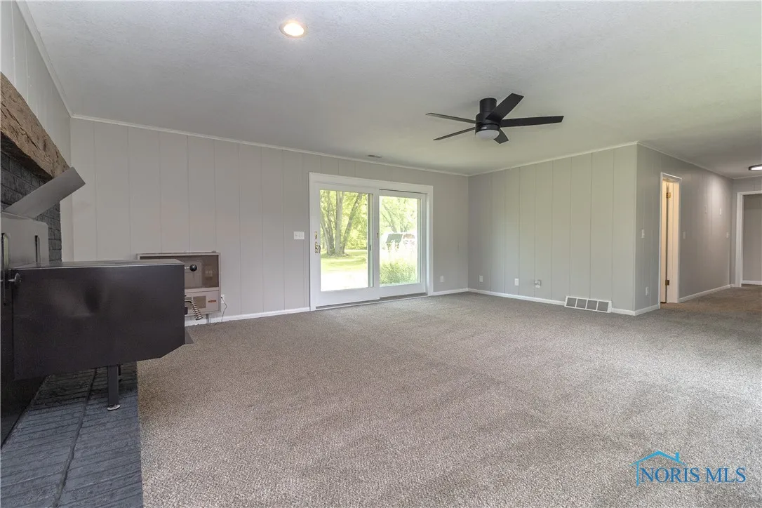 12922 Airport Highway, Swanton, Ohio 43558, 2 Bedrooms Bedrooms, 6 Rooms Rooms,1 BathroomBathrooms,Residential,For Sale,Airport,6130784