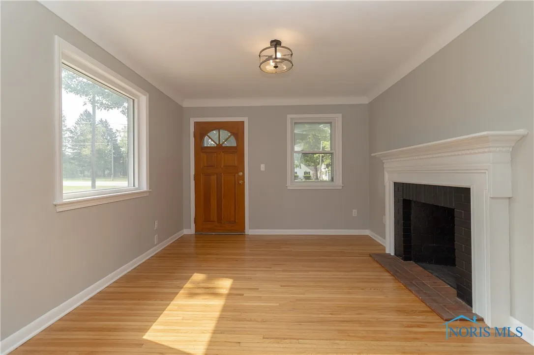 12922 Airport Highway, Swanton, Ohio 43558, 2 Bedrooms Bedrooms, 6 Rooms Rooms,1 BathroomBathrooms,Residential,For Sale,Airport,6130784