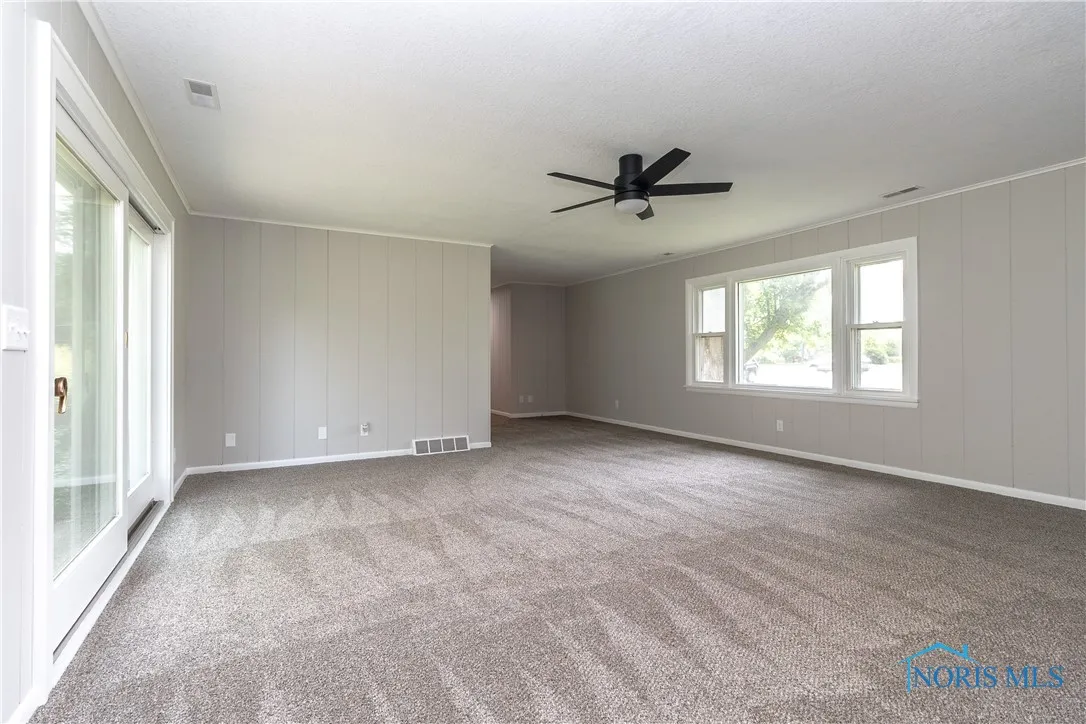 12922 Airport Highway, Swanton, Ohio 43558, 2 Bedrooms Bedrooms, 6 Rooms Rooms,1 BathroomBathrooms,Residential,For Sale,Airport,6130784