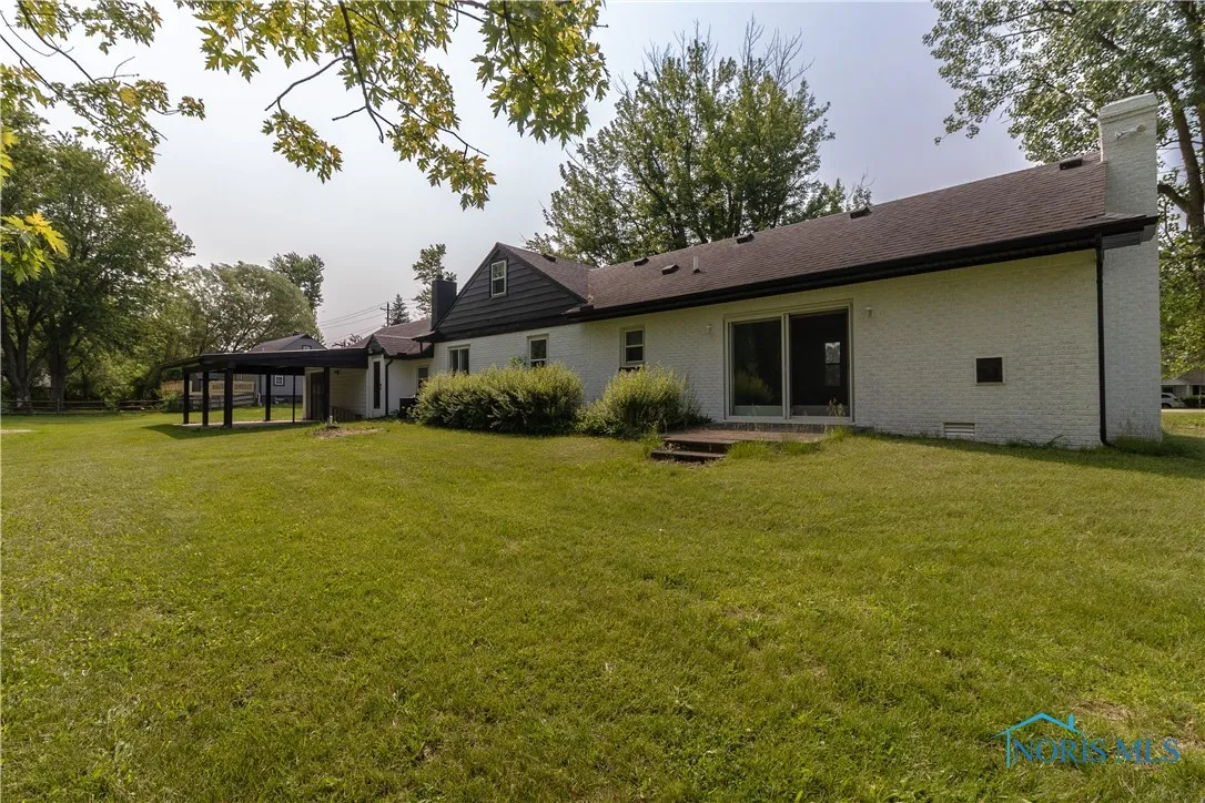 12922 Airport Highway, Swanton, Ohio 43558, 2 Bedrooms Bedrooms, 6 Rooms Rooms,1 BathroomBathrooms,Residential,For Sale,Airport,6130784