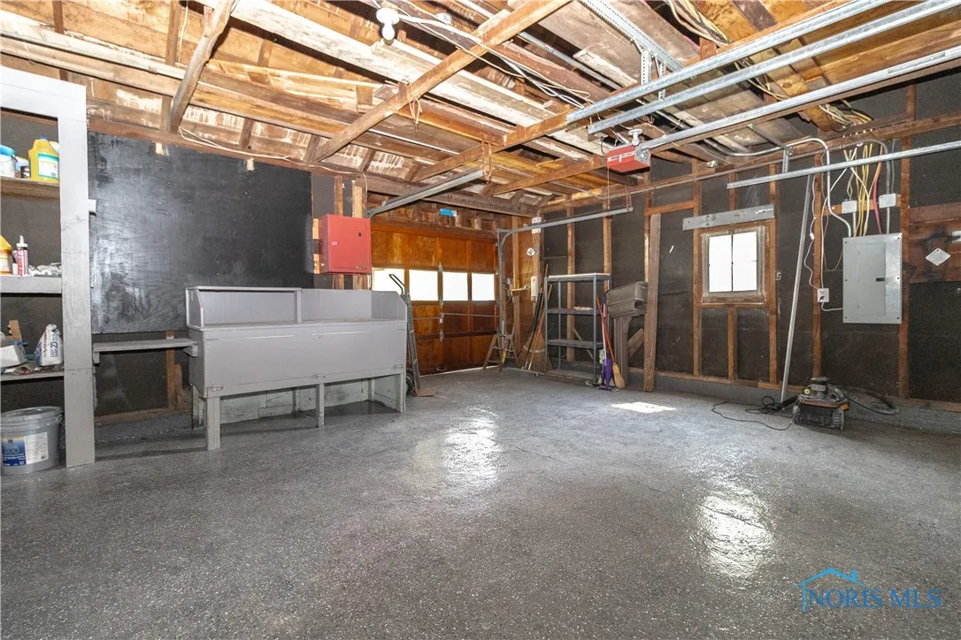 12922 Airport Highway, Swanton, Ohio 43558, 2 Bedrooms Bedrooms, 6 Rooms Rooms,1 BathroomBathrooms,Residential,For Sale,Airport,6130784