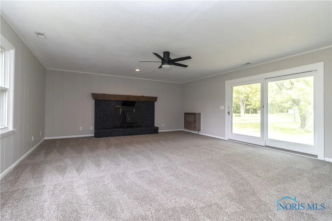 12922 Airport Highway, Swanton, Ohio 43558, 2 Bedrooms Bedrooms, 6 Rooms Rooms,1 BathroomBathrooms,Residential,For Sale,Airport,6130784