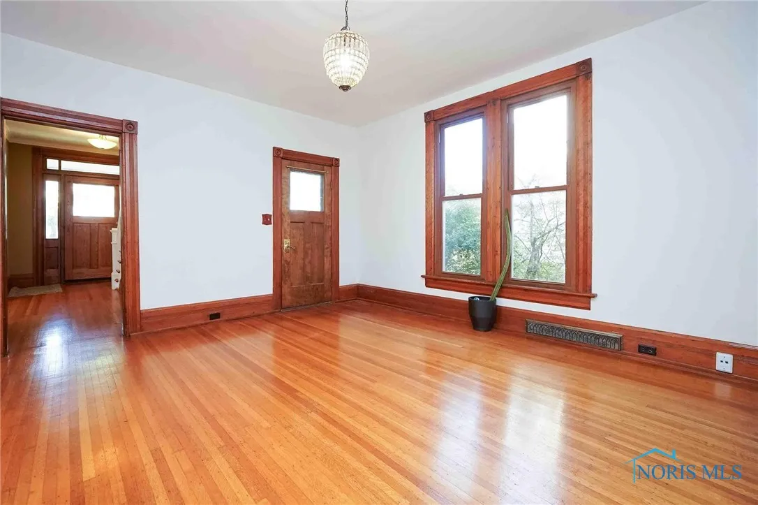 117 3rd Street, Findlay, Ohio 45840, 3 Bedrooms Bedrooms, 7 Rooms Rooms,2 BathroomsBathrooms,Residential,For Sale,3rd,6131073
