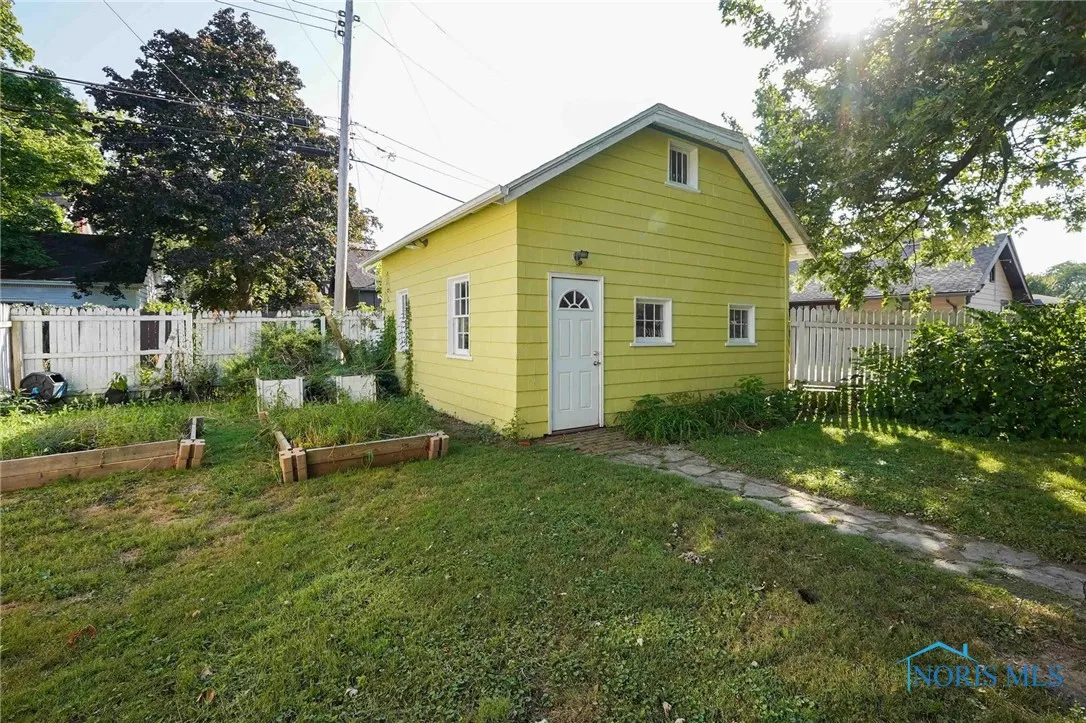 117 3rd Street, Findlay, Ohio 45840, 3 Bedrooms Bedrooms, 7 Rooms Rooms,2 BathroomsBathrooms,Residential,For Sale,3rd,6131073
