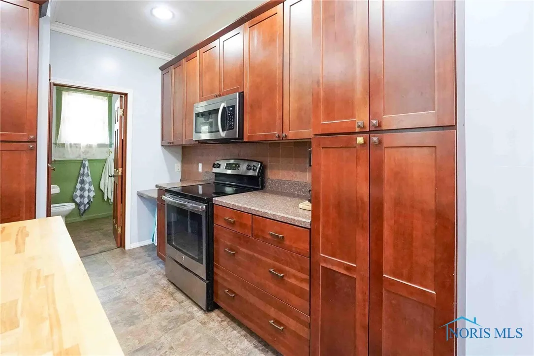 117 3rd Street, Findlay, Ohio 45840, 3 Bedrooms Bedrooms, 7 Rooms Rooms,2 BathroomsBathrooms,Residential,For Sale,3rd,6131073