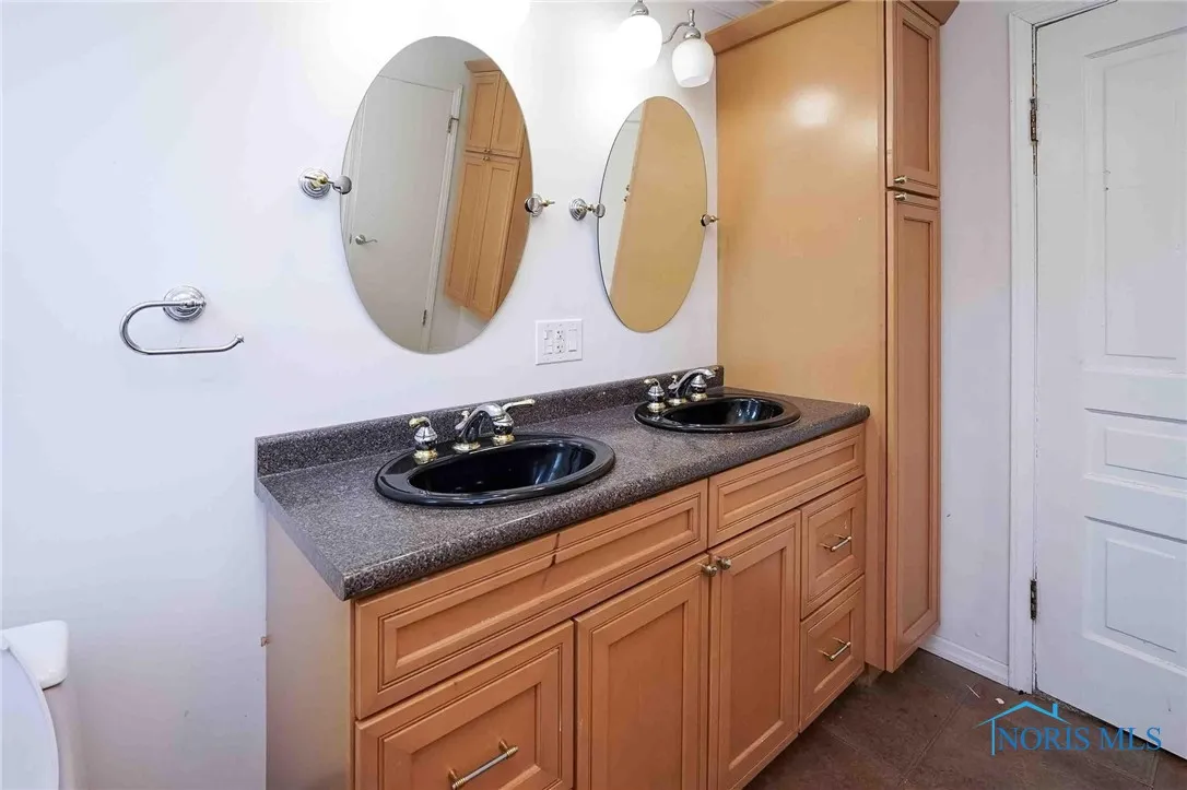 117 3rd Street, Findlay, Ohio 45840, 3 Bedrooms Bedrooms, 7 Rooms Rooms,2 BathroomsBathrooms,Residential,For Sale,3rd,6131073