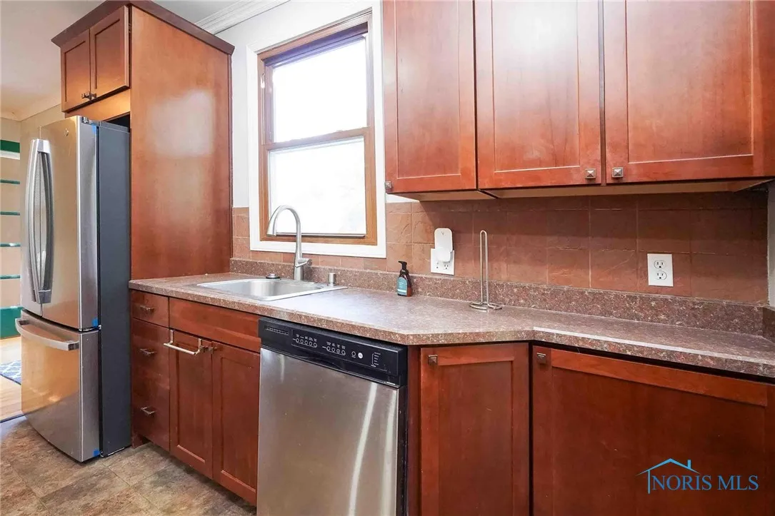 117 3rd Street, Findlay, Ohio 45840, 3 Bedrooms Bedrooms, 7 Rooms Rooms,2 BathroomsBathrooms,Residential,For Sale,3rd,6131073
