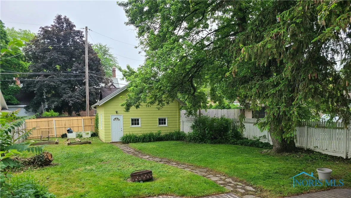 117 3rd Street, Findlay, Ohio 45840, 3 Bedrooms Bedrooms, 7 Rooms Rooms,2 BathroomsBathrooms,Residential,For Sale,3rd,6131073