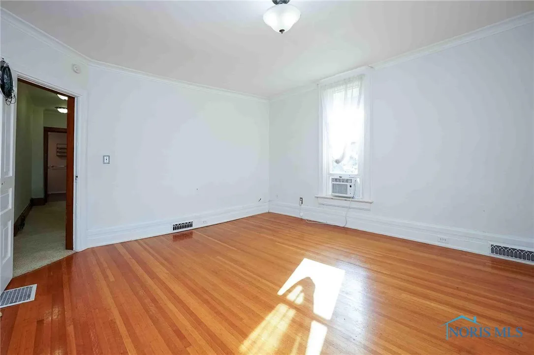 117 3rd Street, Findlay, Ohio 45840, 3 Bedrooms Bedrooms, 7 Rooms Rooms,2 BathroomsBathrooms,Residential,For Sale,3rd,6131073