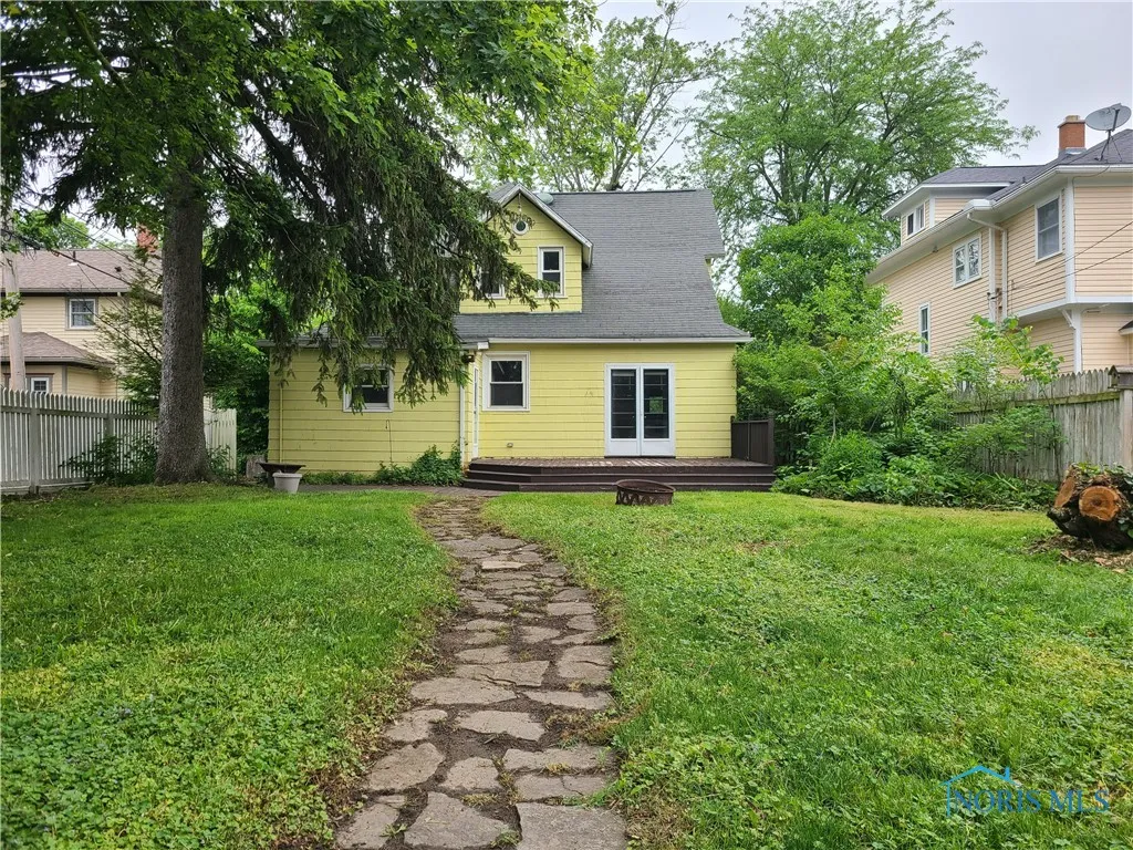 117 3rd Street, Findlay, Ohio 45840, 3 Bedrooms Bedrooms, 7 Rooms Rooms,2 BathroomsBathrooms,Residential,For Sale,3rd,6131073