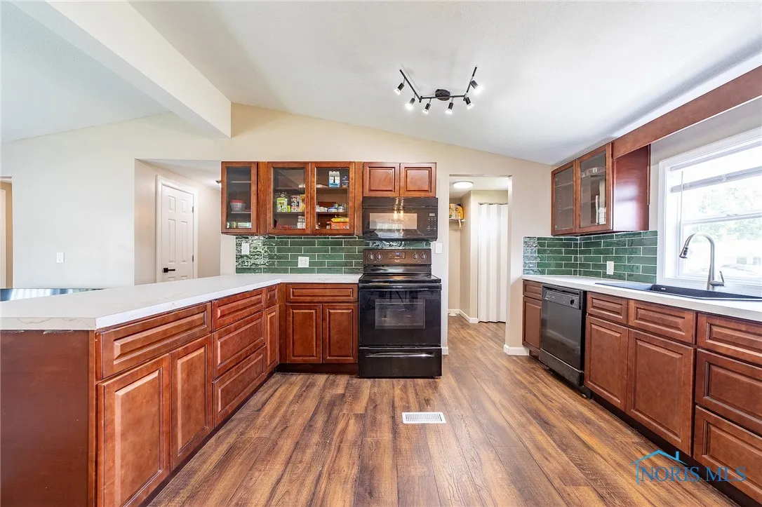 1303 Chateau Circle 60, Findlay, Ohio 45840, 3 Bedrooms Bedrooms, 6 Rooms Rooms,2 BathroomsBathrooms,Residential,For Sale,Chateau,6131230