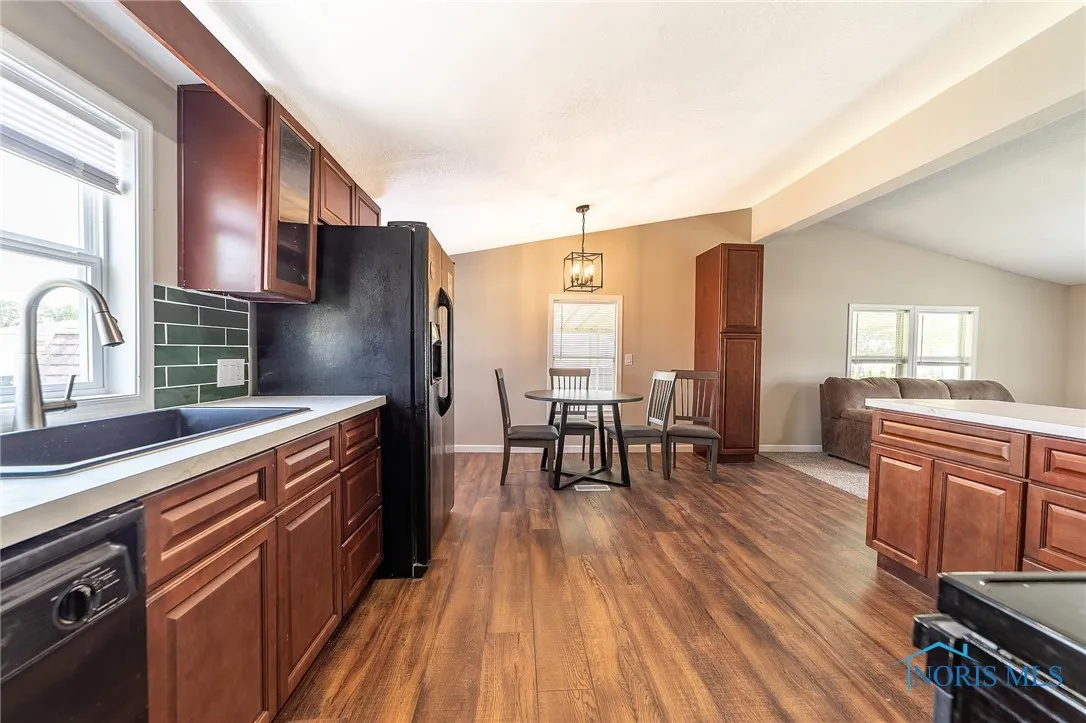 1303 Chateau Circle 60, Findlay, Ohio 45840, 3 Bedrooms Bedrooms, 6 Rooms Rooms,2 BathroomsBathrooms,Residential,For Sale,Chateau,6131230