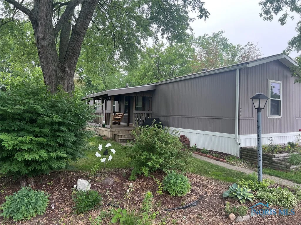 77 W Foxrun, Holland, Ohio 43528, 3 Bedrooms Bedrooms, 6 Rooms Rooms,2 BathroomsBathrooms,Residential,For Sale,Foxrun,6131335