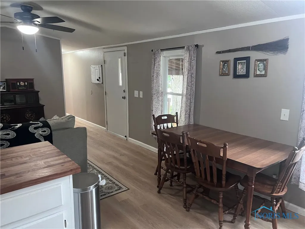 77 W Foxrun, Holland, Ohio 43528, 3 Bedrooms Bedrooms, 6 Rooms Rooms,2 BathroomsBathrooms,Residential,For Sale,Foxrun,6131335