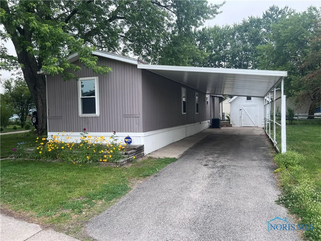 77 W Foxrun, Holland, Ohio 43528, 3 Bedrooms Bedrooms, 6 Rooms Rooms,2 BathroomsBathrooms,Residential,For Sale,Foxrun,6131335