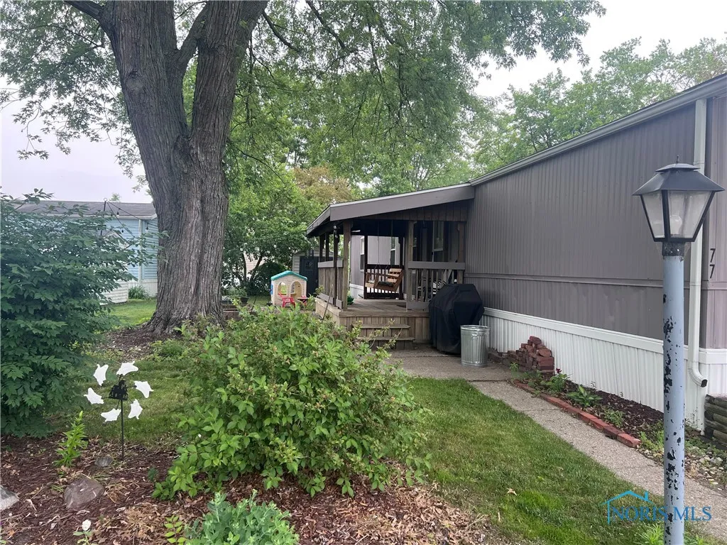 77 W Foxrun, Holland, Ohio 43528, 3 Bedrooms Bedrooms, 6 Rooms Rooms,2 BathroomsBathrooms,Residential,For Sale,Foxrun,6131335