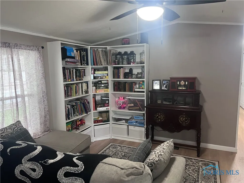 77 W Foxrun, Holland, Ohio 43528, 3 Bedrooms Bedrooms, 6 Rooms Rooms,2 BathroomsBathrooms,Residential,For Sale,Foxrun,6131335