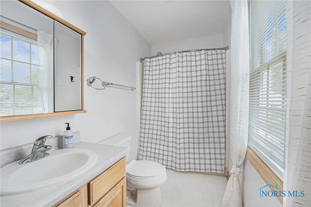 9064 Frankfort Road, Holland, Ohio 43528, 3 Bedrooms Bedrooms, 9 Rooms Rooms,3 BathroomsBathrooms,Residential,For Sale,Frankfort,6131457
