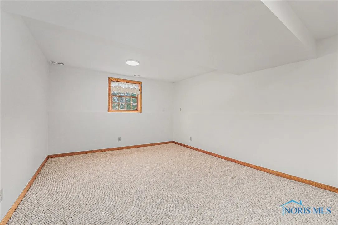 9064 Frankfort Road, Holland, Ohio 43528, 3 Bedrooms Bedrooms, 9 Rooms Rooms,3 BathroomsBathrooms,Residential,For Sale,Frankfort,6131457
