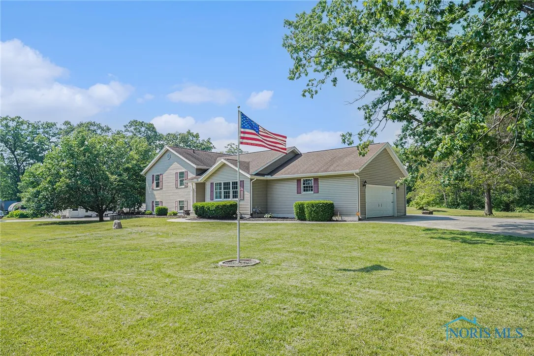 9064 Frankfort Road, Holland, Ohio 43528, 3 Bedrooms Bedrooms, 9 Rooms Rooms,3 BathroomsBathrooms,Residential,For Sale,Frankfort,6131457