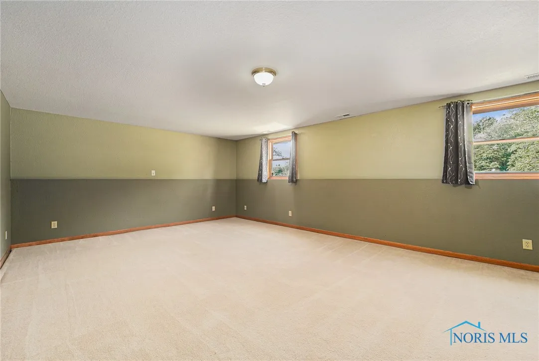 9064 Frankfort Road, Holland, Ohio 43528, 3 Bedrooms Bedrooms, 9 Rooms Rooms,3 BathroomsBathrooms,Residential,For Sale,Frankfort,6131457