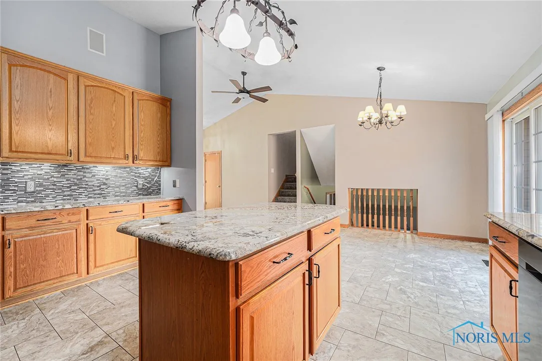 9064 Frankfort Road, Holland, Ohio 43528, 3 Bedrooms Bedrooms, 9 Rooms Rooms,3 BathroomsBathrooms,Residential,For Sale,Frankfort,6131457