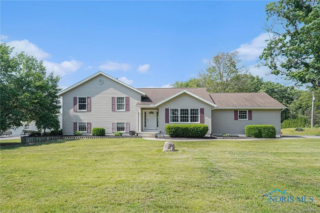 9064 Frankfort Road, Holland, Ohio 43528, 3 Bedrooms Bedrooms, 9 Rooms Rooms,3 BathroomsBathrooms,Residential,For Sale,Frankfort,6131457