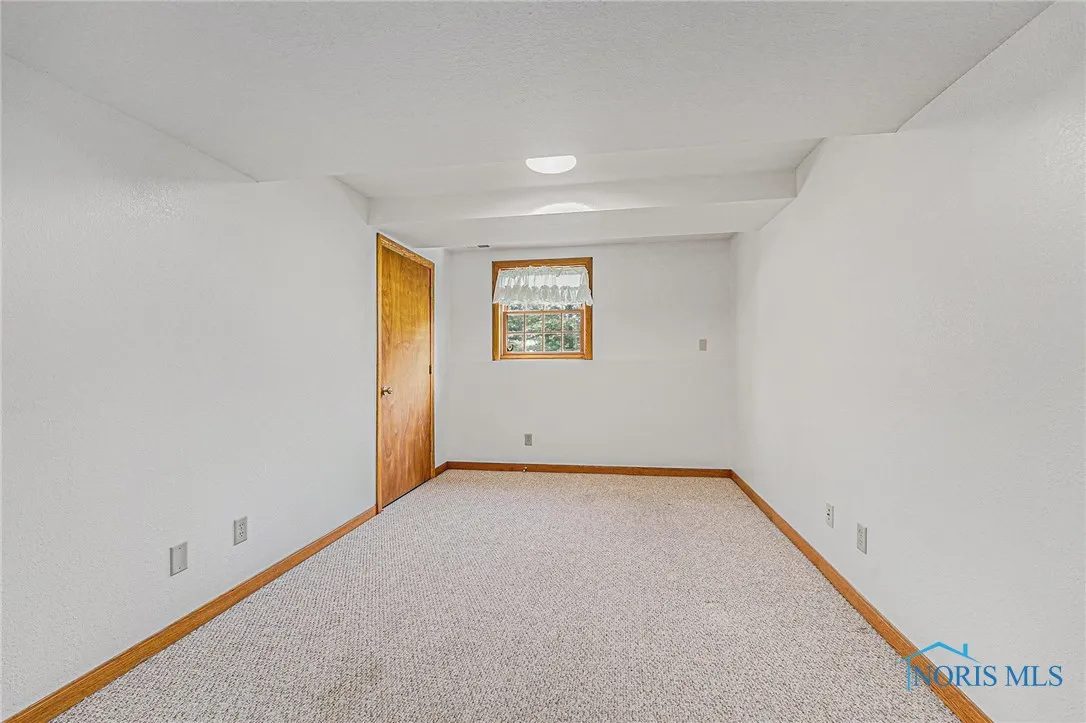 9064 Frankfort Road, Holland, Ohio 43528, 3 Bedrooms Bedrooms, 9 Rooms Rooms,3 BathroomsBathrooms,Residential,For Sale,Frankfort,6131457