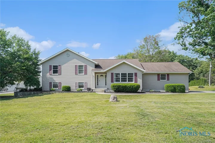 9064 Frankfort Road, Holland, Ohio 43528, 3 Bedrooms Bedrooms, 9 Rooms Rooms,3 BathroomsBathrooms,Residential,For Sale,Frankfort,6131457