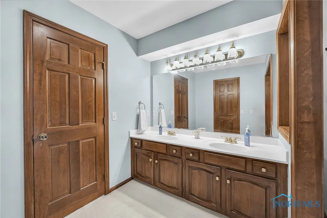7040 Country Creek Road, Maumee, Ohio 43537, 4 Bedrooms Bedrooms, 11 Rooms Rooms,3 BathroomsBathrooms,Residential,For Sale,Country Creek,6131462