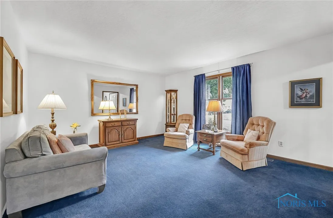 7040 Country Creek Road, Maumee, Ohio 43537, 4 Bedrooms Bedrooms, 11 Rooms Rooms,3 BathroomsBathrooms,Residential,For Sale,Country Creek,6131462