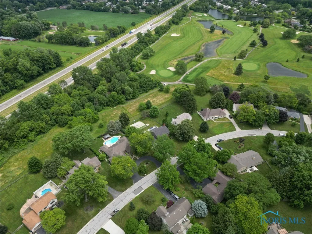 7040 Country Creek Road, Maumee, Ohio 43537, 4 Bedrooms Bedrooms, 11 Rooms Rooms,3 BathroomsBathrooms,Residential,For Sale,Country Creek,6131462