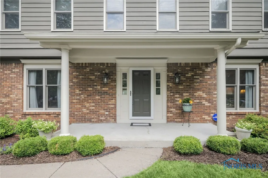 7040 Country Creek Road, Maumee, Ohio 43537, 4 Bedrooms Bedrooms, 11 Rooms Rooms,3 BathroomsBathrooms,Residential,For Sale,Country Creek,6131462