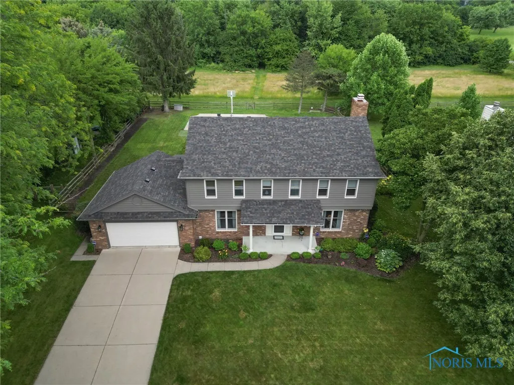 7040 Country Creek Road, Maumee, Ohio 43537, 4 Bedrooms Bedrooms, 11 Rooms Rooms,3 BathroomsBathrooms,Residential,For Sale,Country Creek,6131462
