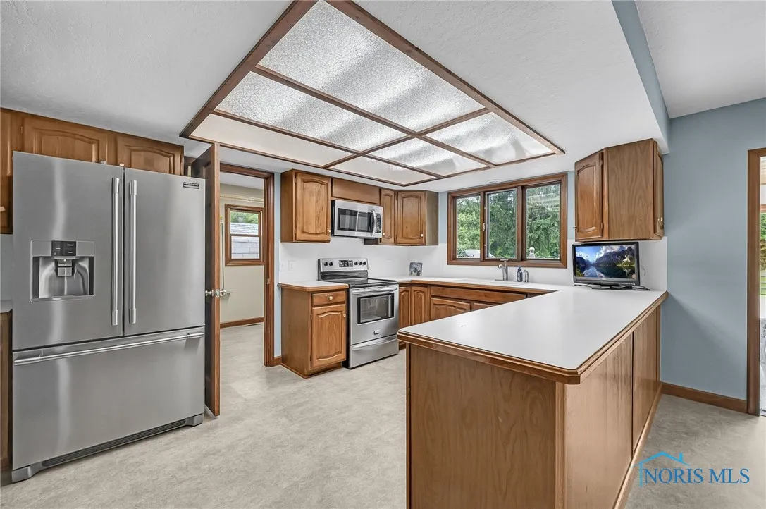 7040 Country Creek Road, Maumee, Ohio 43537, 4 Bedrooms Bedrooms, 11 Rooms Rooms,3 BathroomsBathrooms,Residential,For Sale,Country Creek,6131462