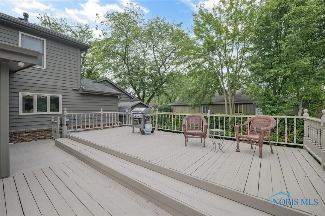 7040 Country Creek Road, Maumee, Ohio 43537, 4 Bedrooms Bedrooms, 11 Rooms Rooms,3 BathroomsBathrooms,Residential,For Sale,Country Creek,6131462