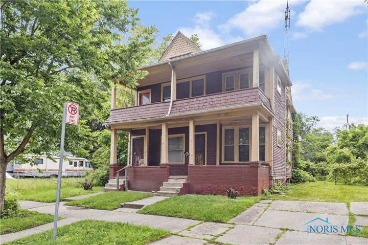 2360 Maplewood Avenue, Toledo, Ohio 43620, ,Residential Income,For Sale,Maplewood,6131460