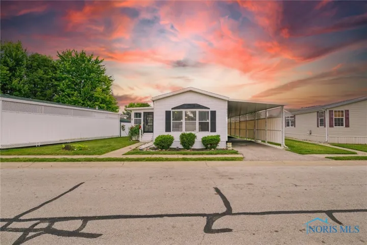 715 S Holland Sylvania Road 111, Toledo, Ohio 43615, 3 Bedrooms Bedrooms, 6 Rooms Rooms,2 BathroomsBathrooms,Residential,For Sale,Holland Sylvania,6131493