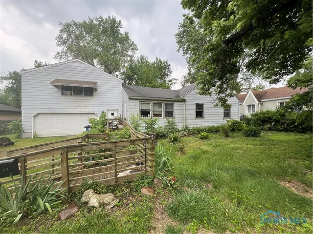 2017 Newport Avenue, Toledo, Ohio 43613, 3 Bedrooms Bedrooms, 5 Rooms Rooms,2 BathroomsBathrooms,Residential,For Sale,Newport,6131510