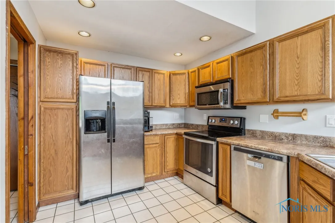 801 W Sandusky Street, Findlay, Ohio 45840, 3 Bedrooms Bedrooms, 5 Rooms Rooms,4 BathroomsBathrooms,Residential,For Sale,Sandusky,6131483