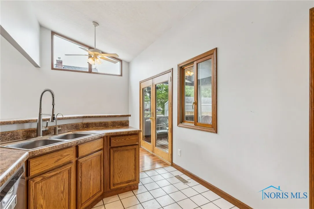 801 W Sandusky Street, Findlay, Ohio 45840, 3 Bedrooms Bedrooms, 5 Rooms Rooms,4 BathroomsBathrooms,Residential,For Sale,Sandusky,6131483