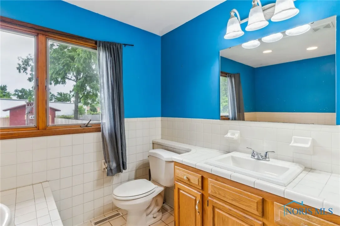 801 W Sandusky Street, Findlay, Ohio 45840, 3 Bedrooms Bedrooms, 5 Rooms Rooms,4 BathroomsBathrooms,Residential,For Sale,Sandusky,6131483