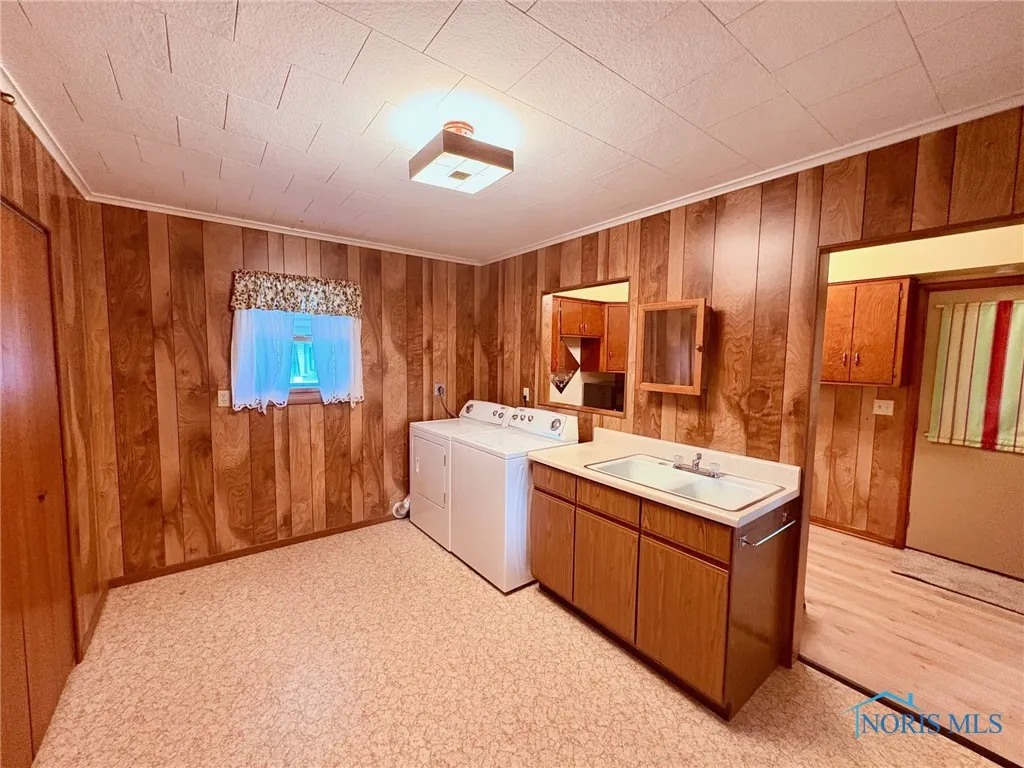 237 Pontious Place, Napoleon, Ohio 43545, 3 Bedrooms Bedrooms, 7 Rooms Rooms,1 BathroomBathrooms,Residential,For Sale,Pontious,6131566
