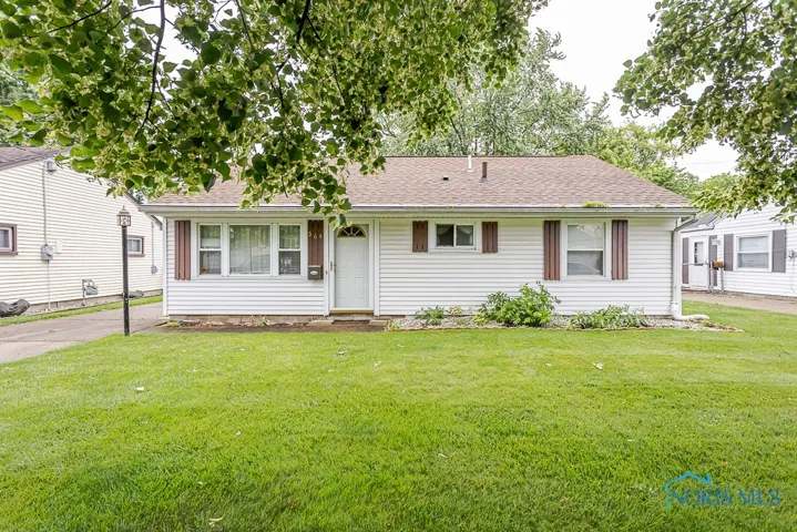 564 Southfield Drive, Maumee, Ohio 43537, 3 Bedrooms Bedrooms, 5 Rooms Rooms,1 BathroomBathrooms,Residential,For Sale,Southfield,6131569