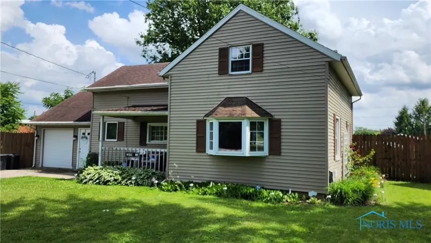 403 W Chestnut Street, Wauseon, Ohio 43567, 4 Bedrooms Bedrooms, 8 Rooms Rooms,1 BathroomBathrooms,Residential,For Sale,Chestnut,6131572