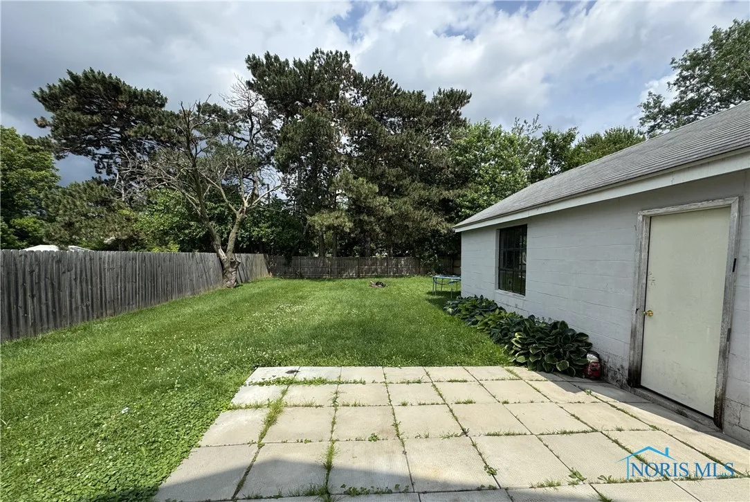 1047 Mambrino Road, Oregon, Ohio 43616, 3 Bedrooms Bedrooms, 6 Rooms Rooms,1 BathroomBathrooms,Residential,For Sale,Mambrino,6131567