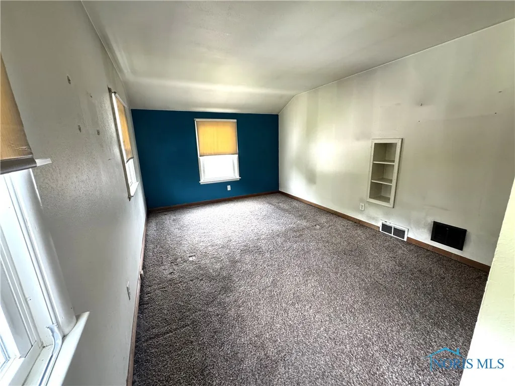 1047 Mambrino Road, Oregon, Ohio 43616, 3 Bedrooms Bedrooms, 6 Rooms Rooms,1 BathroomBathrooms,Residential,For Sale,Mambrino,6131567